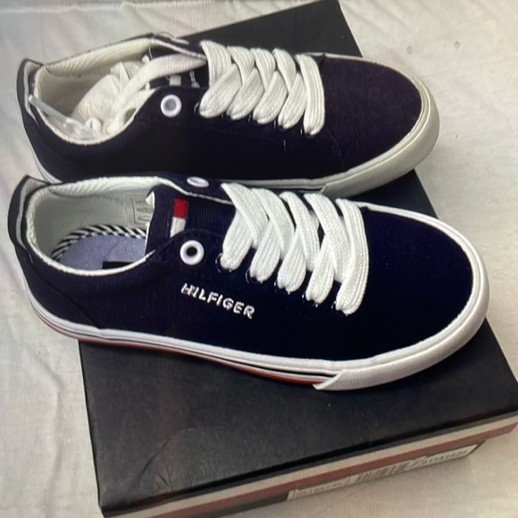 Youth size 1 Tommy Hilfiger Blue Canvas Sneakers new in box Summer, Kids, play - Picture 8 of 9